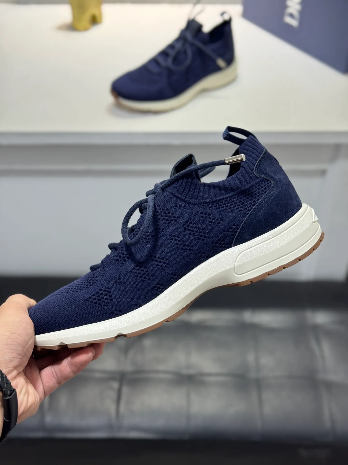 Men's shoes💰400【New style】🎠🎠Dior🔍Top purchasing agent🇮🇹 Di The new super-popular sneakers from the popular sneakers are synchronized with the new counters. The uppers are made of flying woven fabrics, and the logo logo on the tongue is perfectly reproduced with complex craftsmanship that is a must-have for fashionistas. The soles: the original soles are specially provided by the original factory, and the exclusive molded soles are super comfortable. The original factory orders, 🔍🔍multiple colors are available, you can go in and out of the counter at will, welcome to compare, a must-have for fashionable men. Code number: 38-44 (45 customized